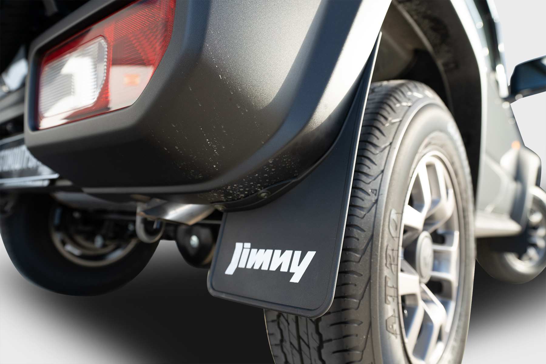 lever allows the user to select 2WD-H, 4WD-H or 4WD-L transmission modes at will. The only exceptions are later production years of third-generation Jimnys