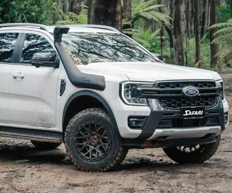 just as importantly, the Safari air ram acts as a highly efficient water separator to remove rain water from the incoming air stream - thus ensuring safe engine operation through even the most torrential tropical storms.
