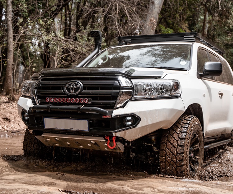 Prado on selected markets, while the big, luxurious, and heavier model Land Cruiser J200 used just this nameplate, regardless of the market