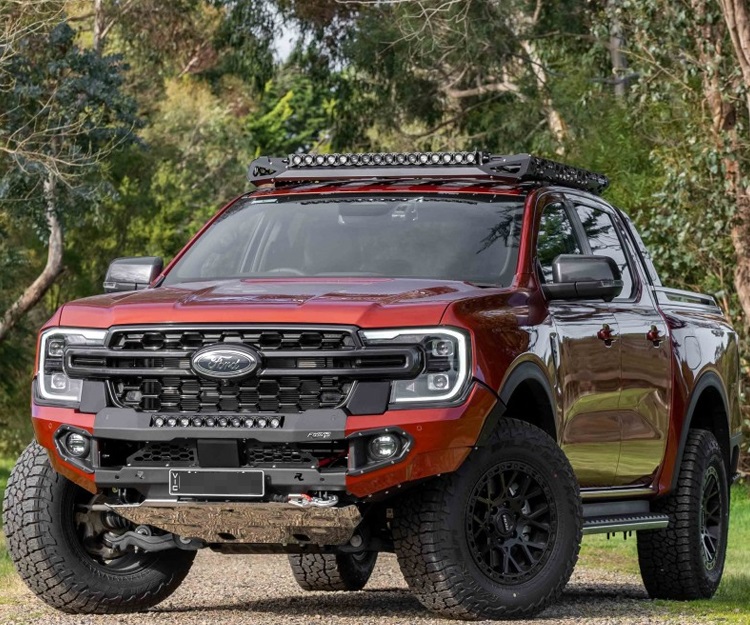Platinum is a four-door dual-cab with a 184kW and 600Nm 3.0-litre turbodiesel V6 up the front. It’s got a 10-speed auto transmission and selectable four-wheel drive