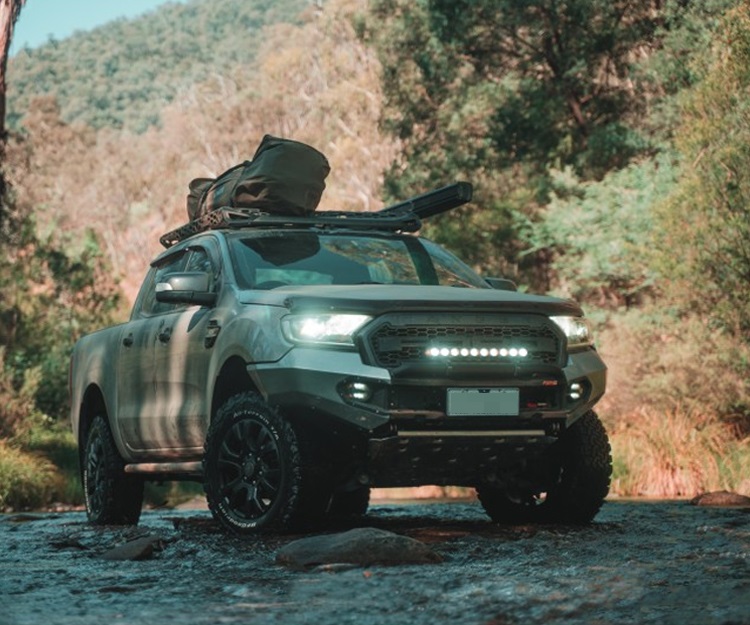 level Ranger XL features a 230V inverter for powering laptops and the like (double and extra-cab variants only), speed-limiting cruise control, 4.2-inch multimedia system with SYNC1, auto-headlights, rear diff lock (2WD Hi-rider and 4WD only) and 16-inch steel wheels.