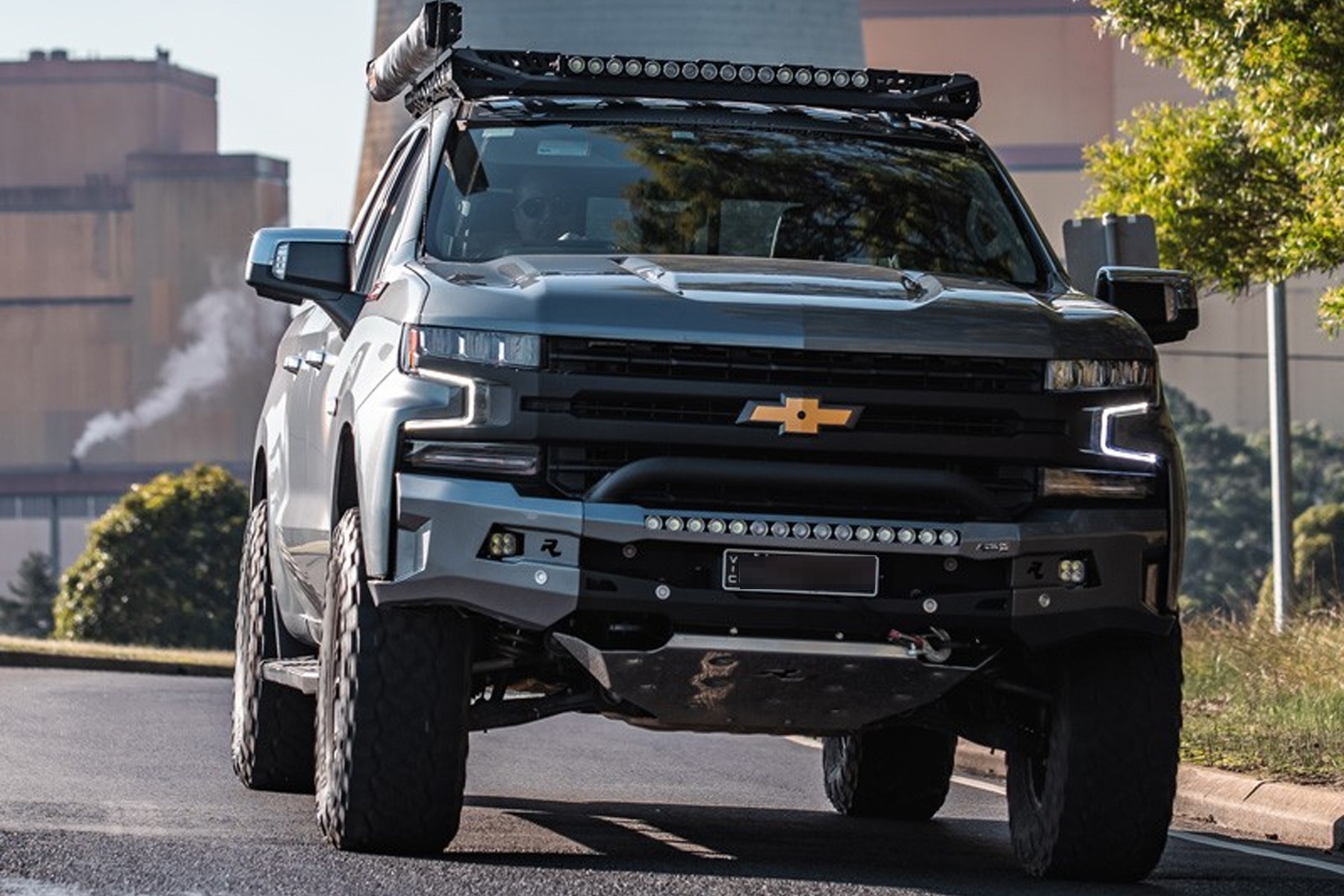 4A allows owners to drive with four-wheel drive traction on sealed surfaces, handy for wet roads when you’re piloting a 2500kg truck running on off-road tyres.