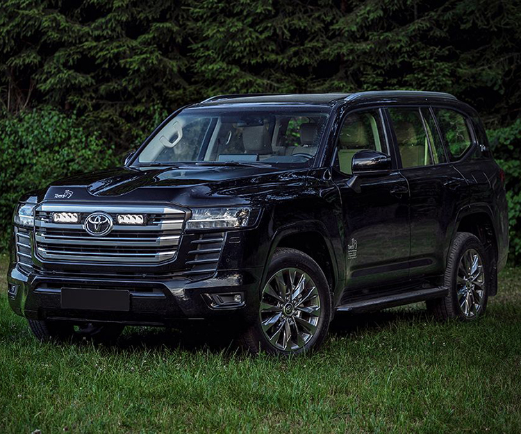 air-conditioning system is manual, too, with automatic dual-zone climate control