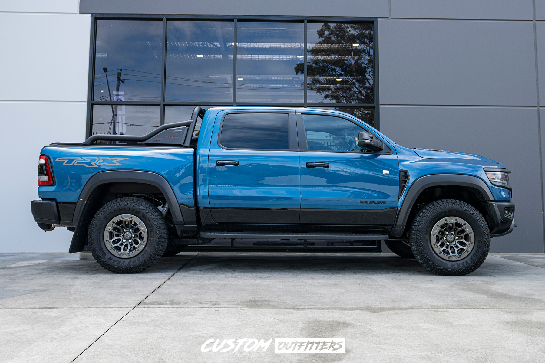 Black Venom Extended Sports Bar to suit Dodge Ram & Chevrolet Silverado 2019-2025 - Image 3