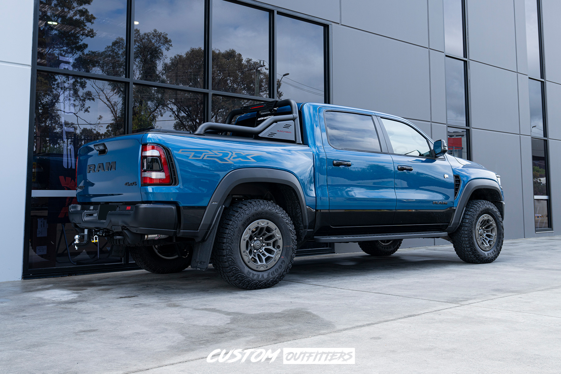 Black Venom Extended Sports Bar to suit Dodge Ram & Chevrolet Silverado 2019-2025 - Image 2