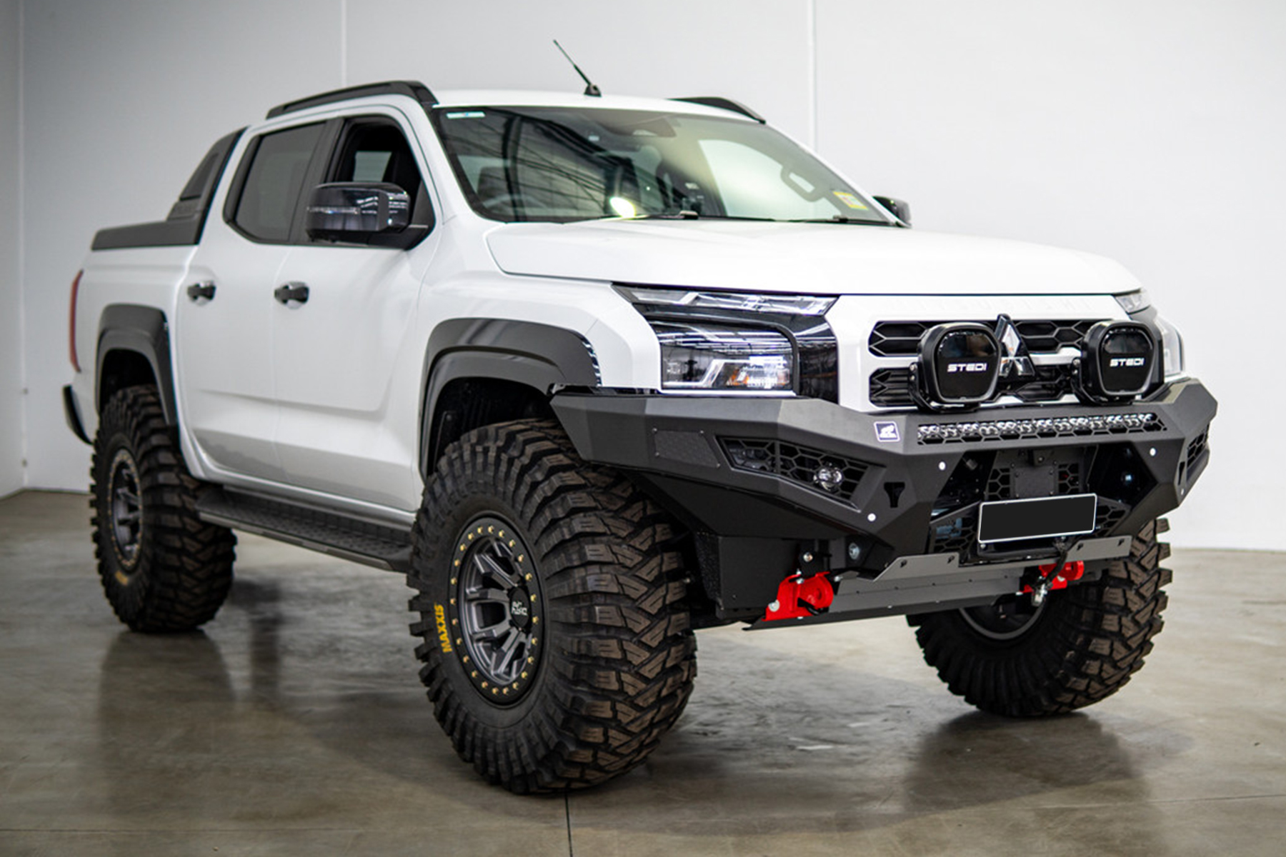 Offroad Animal Predator Bull Bar & Light Bar l Mitsubishi Triton MV (2024-2026) - Image 3