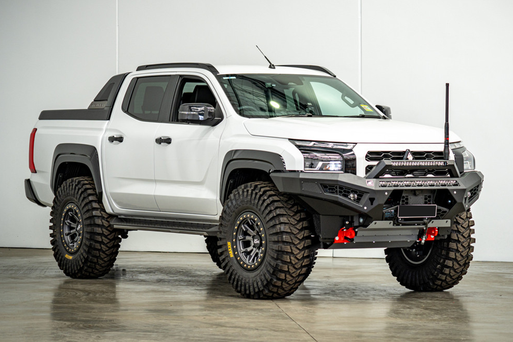 Offroad Animal Predator Bull Bar & Light Bar l Mitsubishi Triton MV (2024-2026) - Image 8