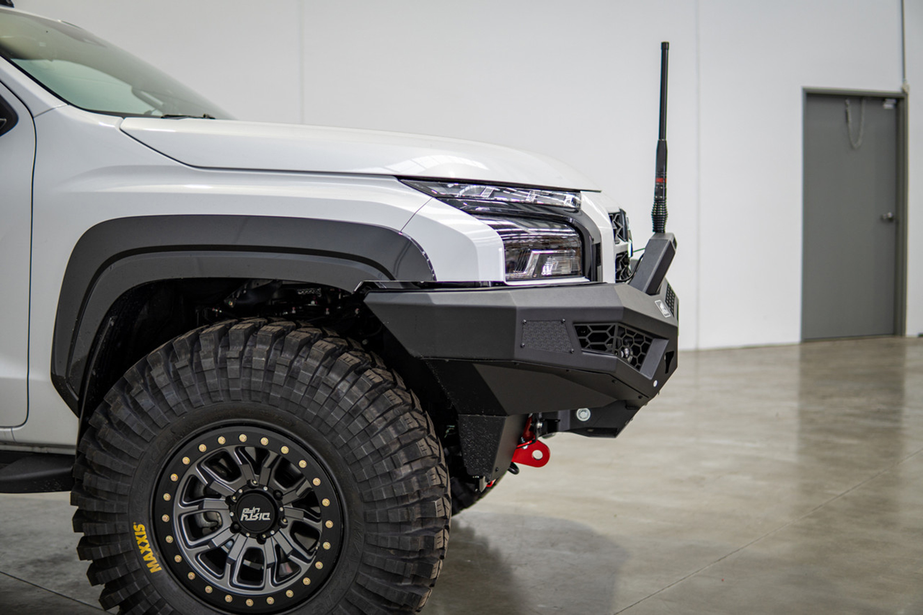 Offroad Animal Predator Bull Bar & Light Bar l Mitsubishi Triton MV (2024-2026) - Image 7