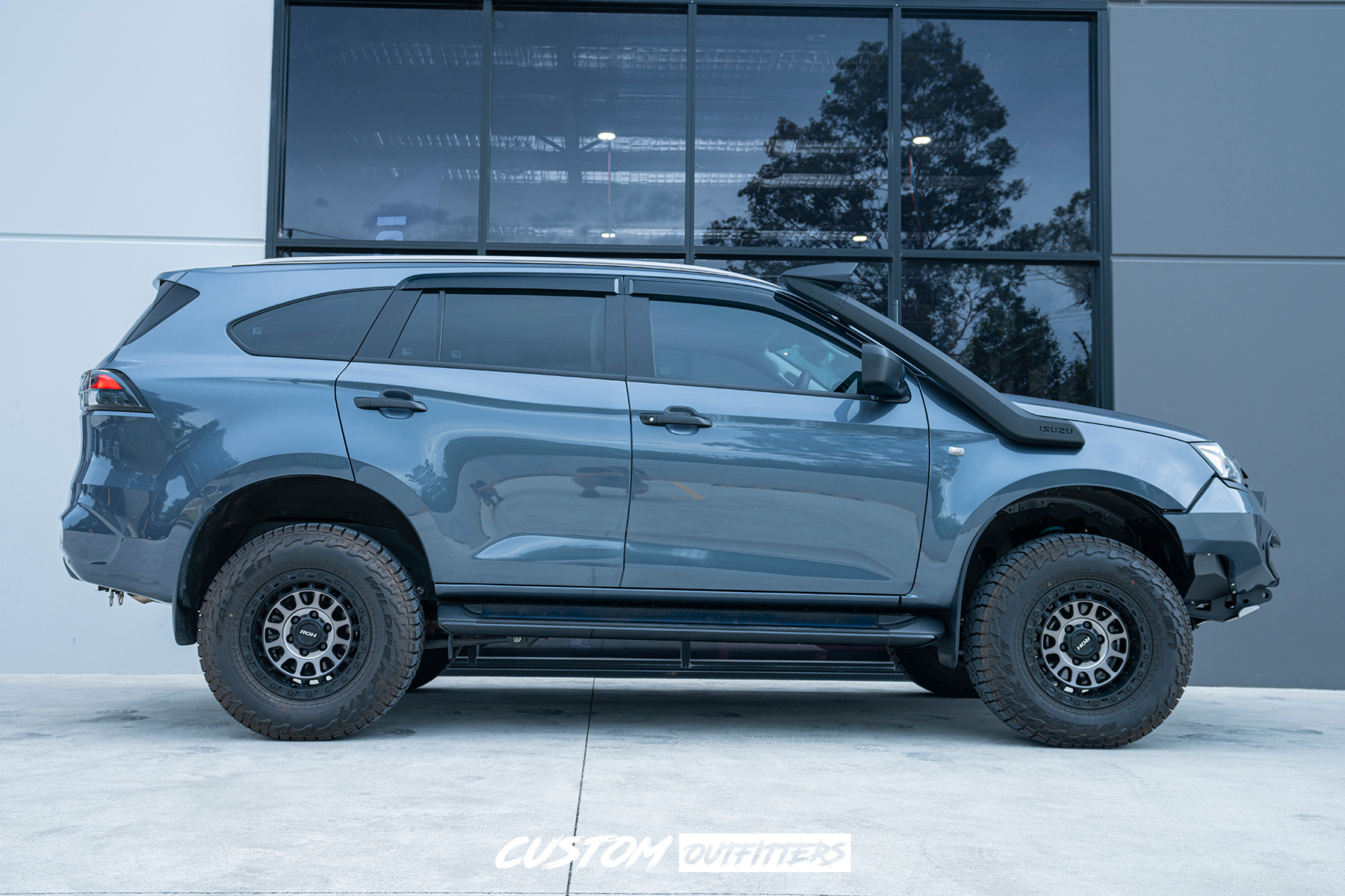 Isuzu MUX 2024 Build