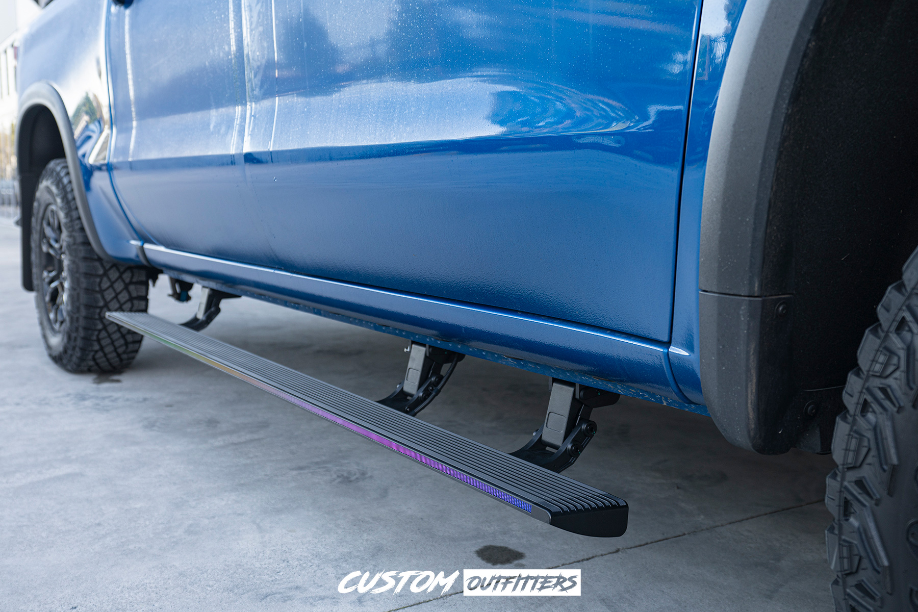 Black Venom Electric Side Steps to suit Chevrolet Silverado ZR2 2021-2026 - Image 2