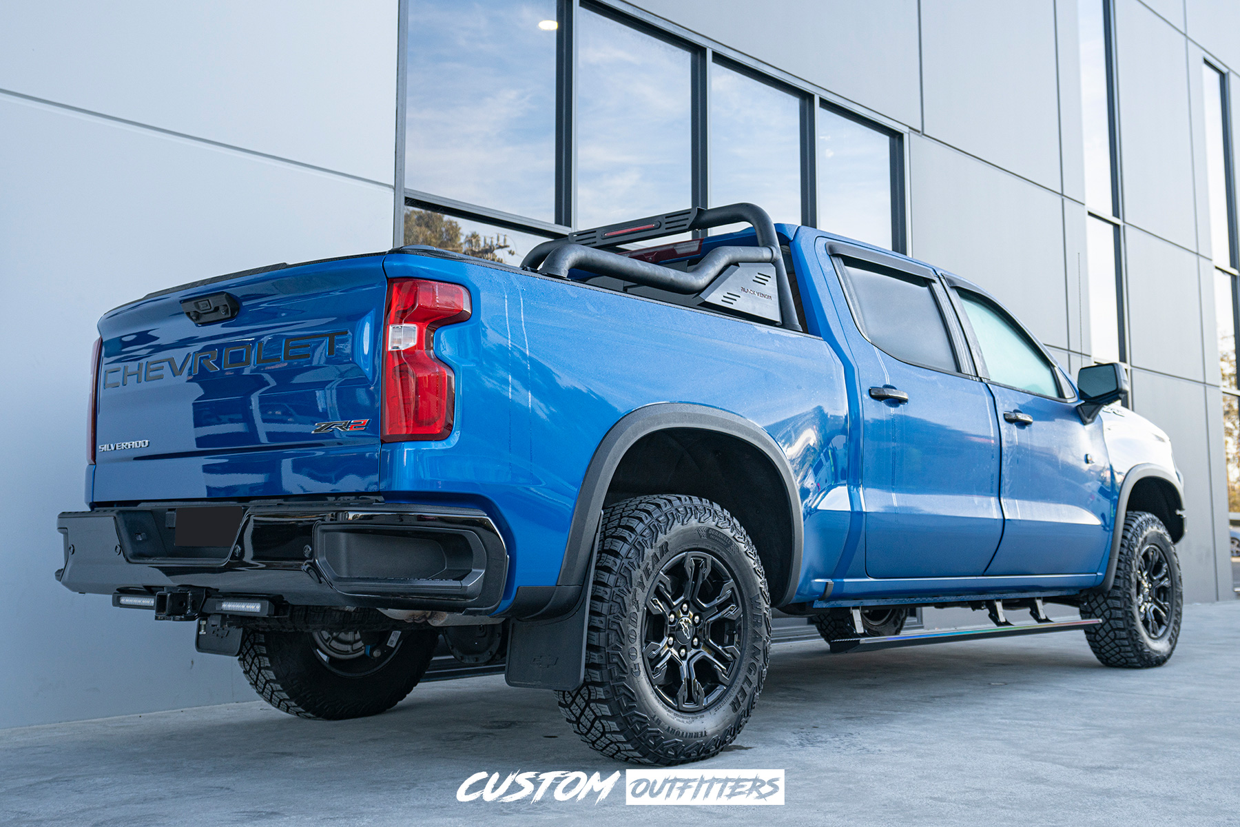 Black Venom Electric Roller Shutter & Extended Sports Bar for Chevrolet Silverado ZR2 5x8" Bed (LTZ, ZR2, Trail Boss) - Image 2
