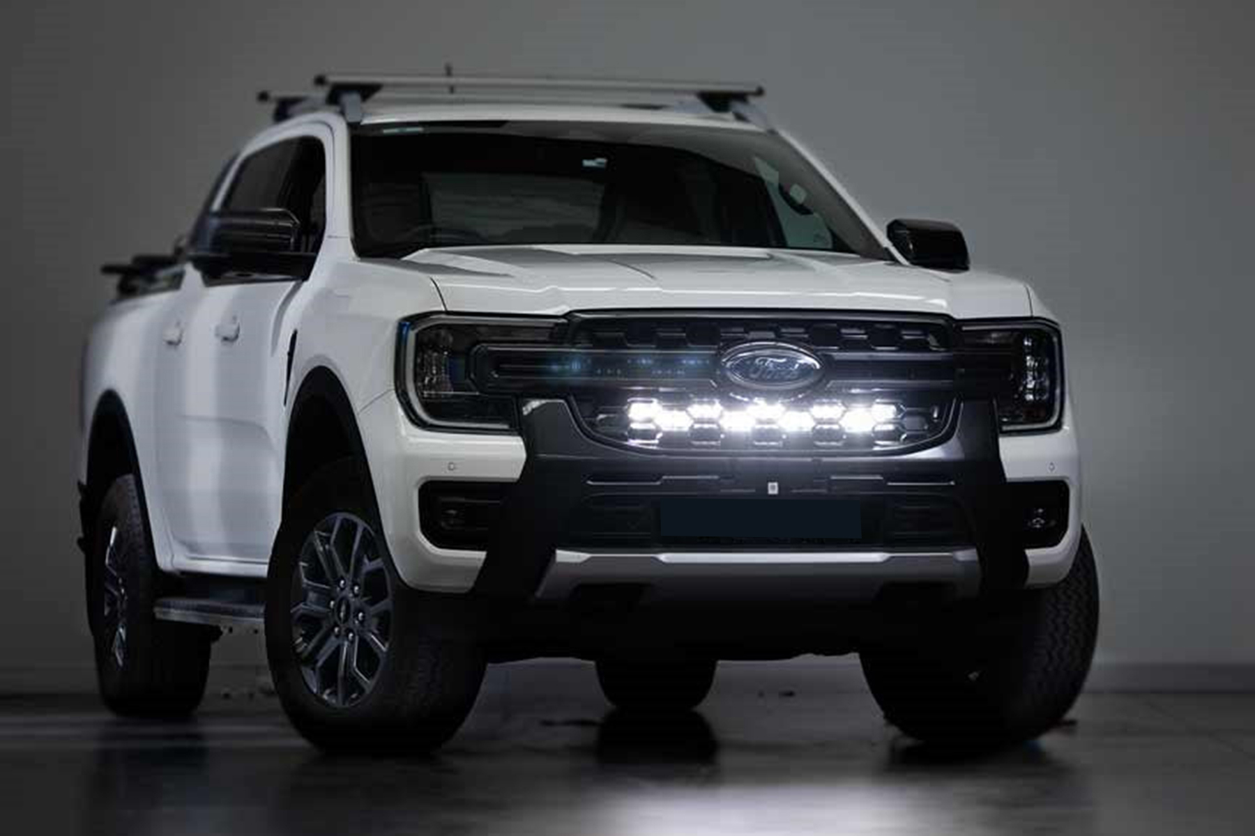 ALTIQ Next-Gen Ranger Everest 28 LED Light Bar Stealth Kit - 1