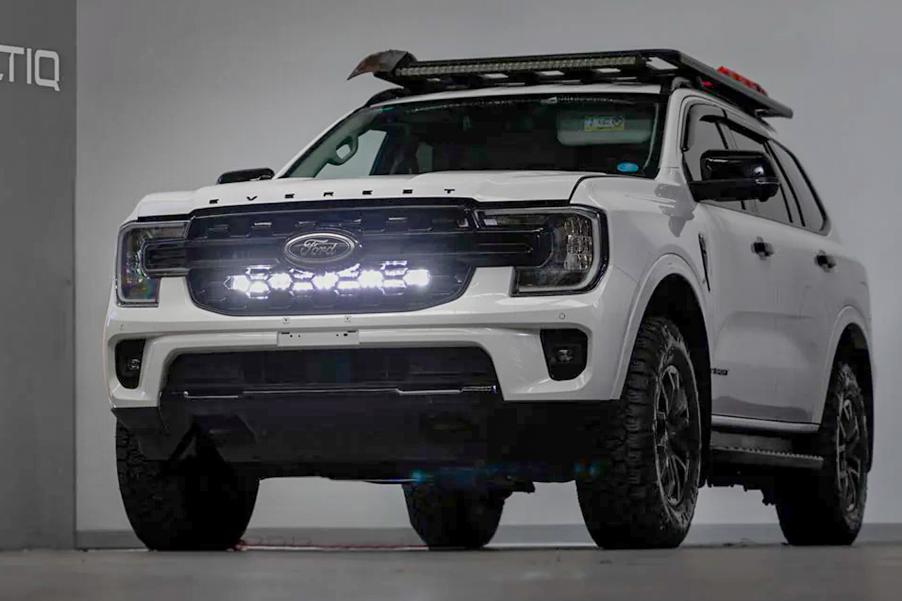 ALTIQ Next-Gen Ranger Everest 28 LED Light Bar Stealth Kit - 2