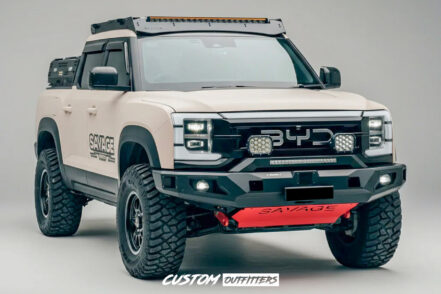SavageTech BYD Shark 6 Attack Hoopless Bull Bar with Light Bar