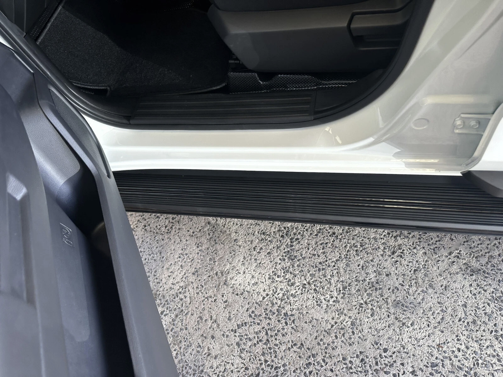 Black Alloy Side Steps to suit Mitsubishi Triton MV Dual Cab 2024+ - Image 3